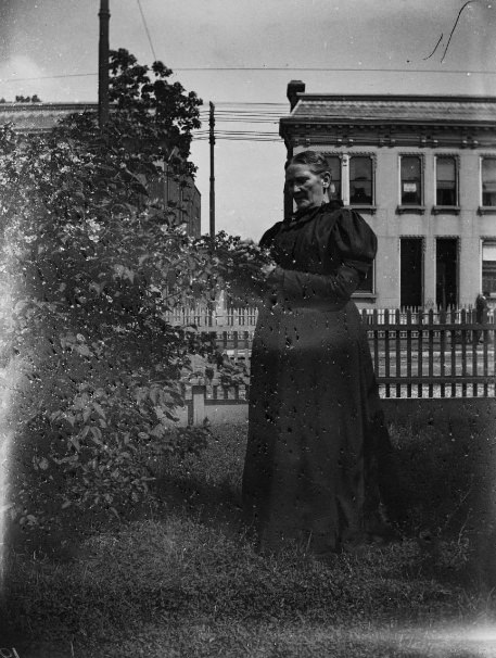 Sarah Jane Philibert, 1900