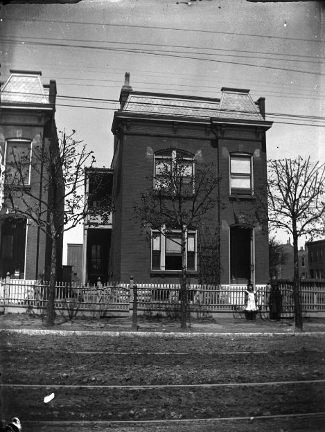 2627 N. Spring Avenue, 1900