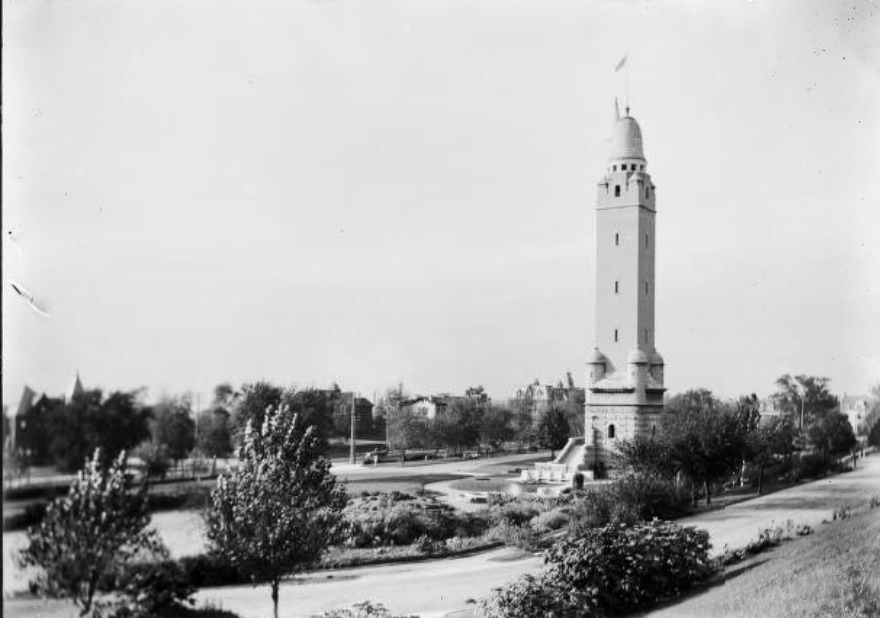 Grand Avenue Water Tower, 1900