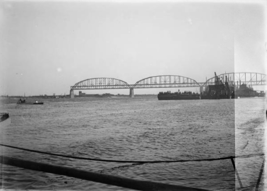 Mississippi River Views with Free Bridge, 1909
