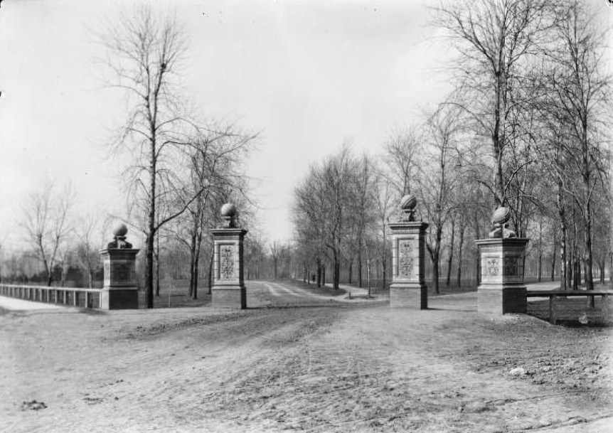 O'Fallon Park entrance, 1905