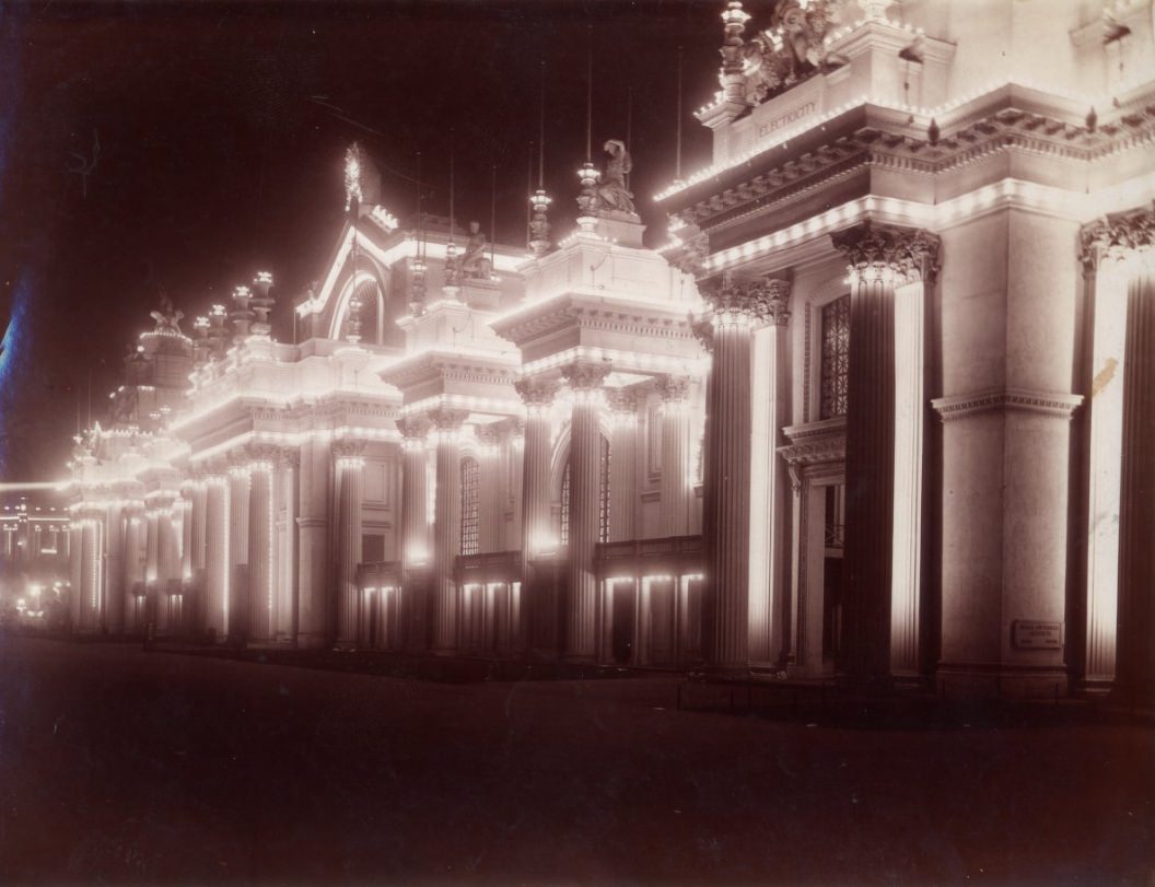 Palaces of Electricity and Machinery at the 1904 World's Fair.