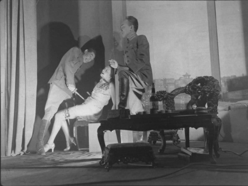 Actor demonstrating the dagger plunging trick in production at the Grand Guignol Theater.