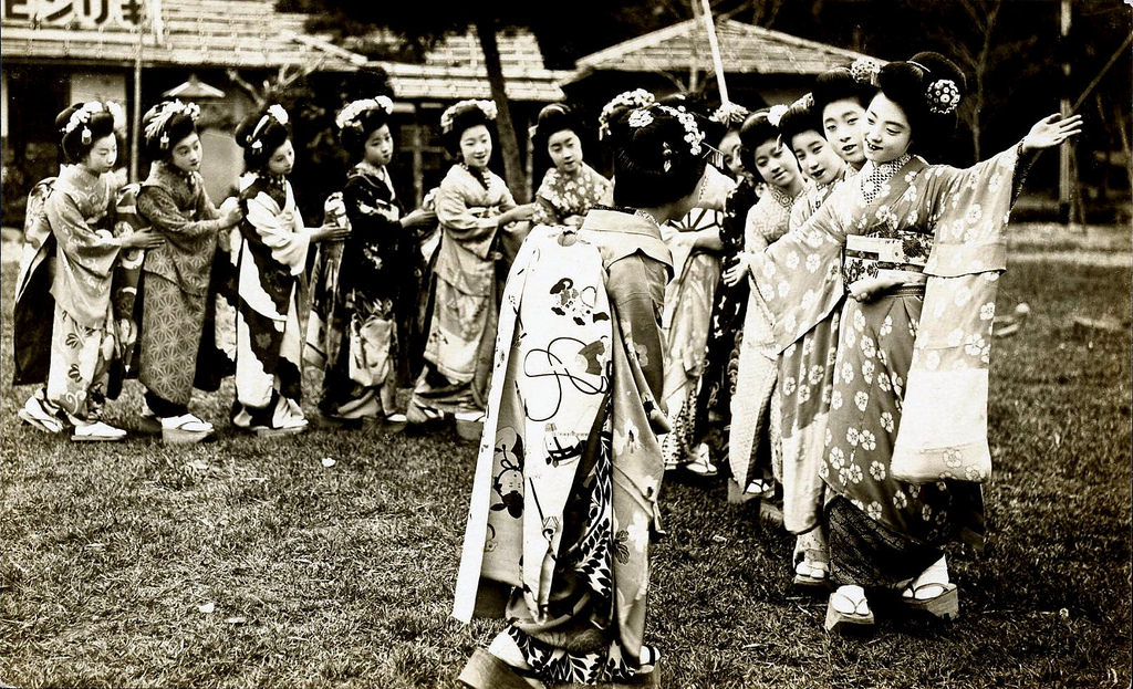 Playing Toryanse, 1920s