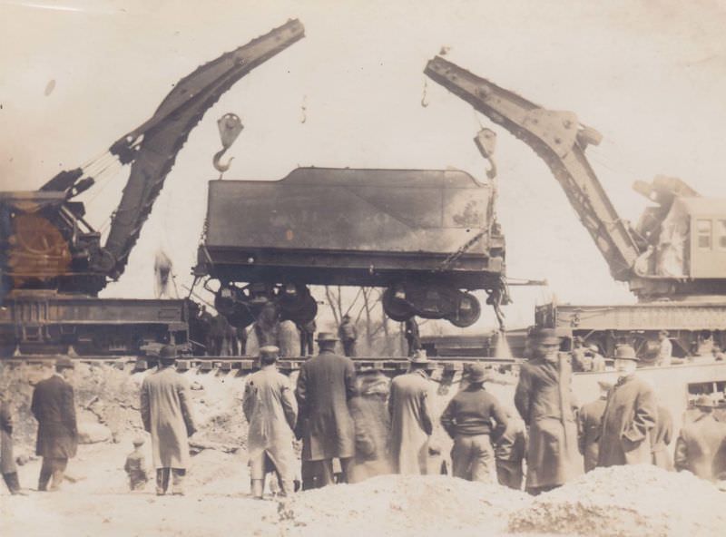 Lifting train, Massillon, Ohio, 1913