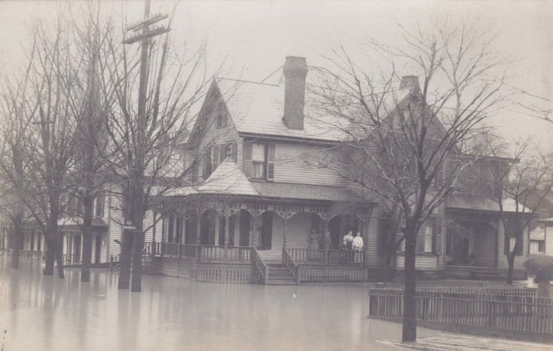 Mill Street, corner Thorne, Massillon, Ohio, 1913