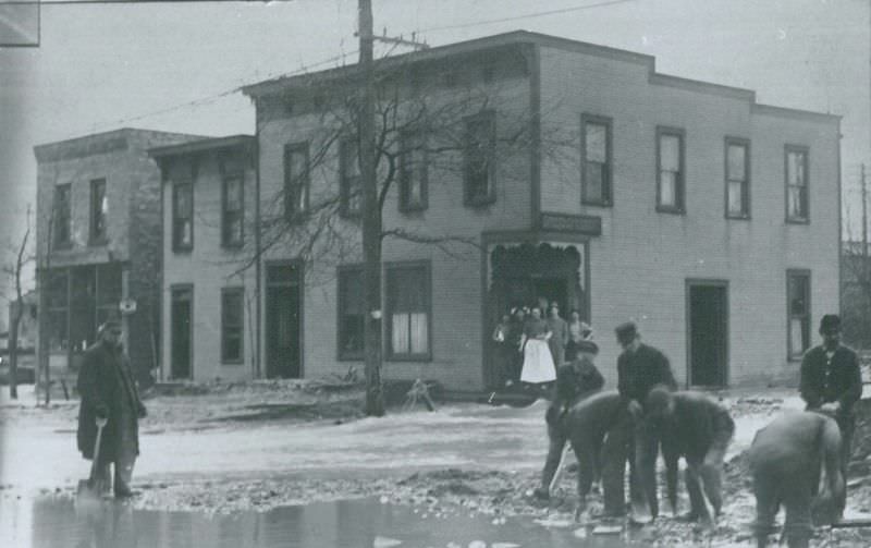 SW corner Erie St S and Walnut, Massillon, Ohio, 1913