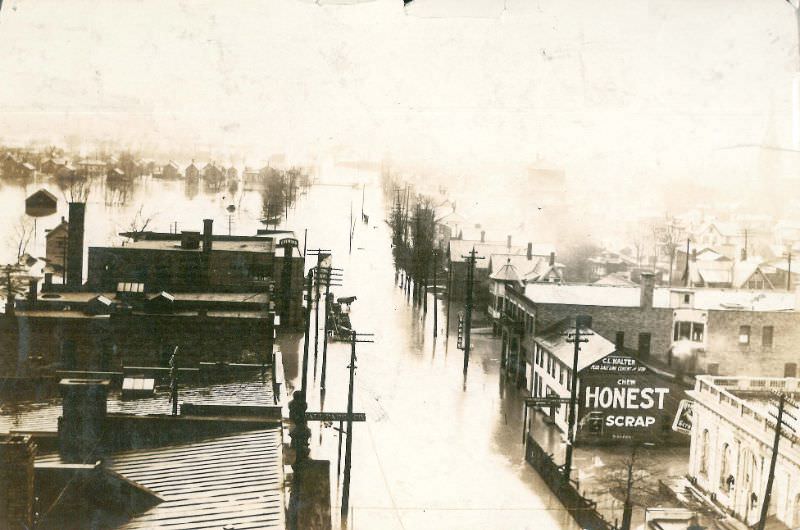 Federal Ave. looking west. Wagner Garage, C.L. Halter feed and lime, Post Office at right, Evening Independent at left, Massillon, Ohio, 1913