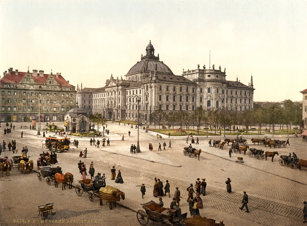 Karlsplatz (Stachus), view towards Justizpalast, Munich, Bavaria