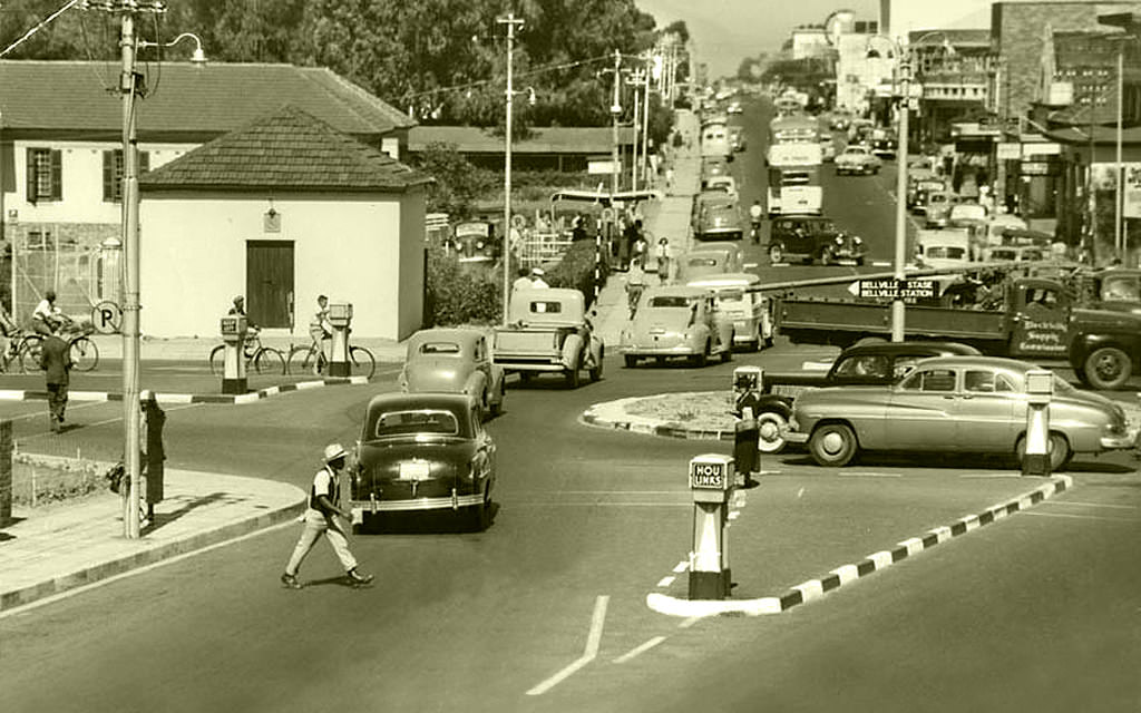 Traffic circle, Voortrekker road, 1951.