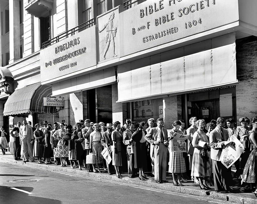 Queuing for the bus at St Georges, 1955