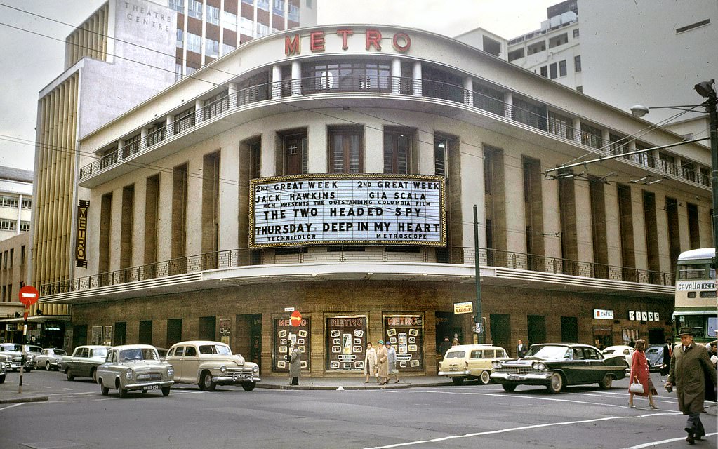 Metro Cinema, 1959. Corner Waterkant and St Georges streets.