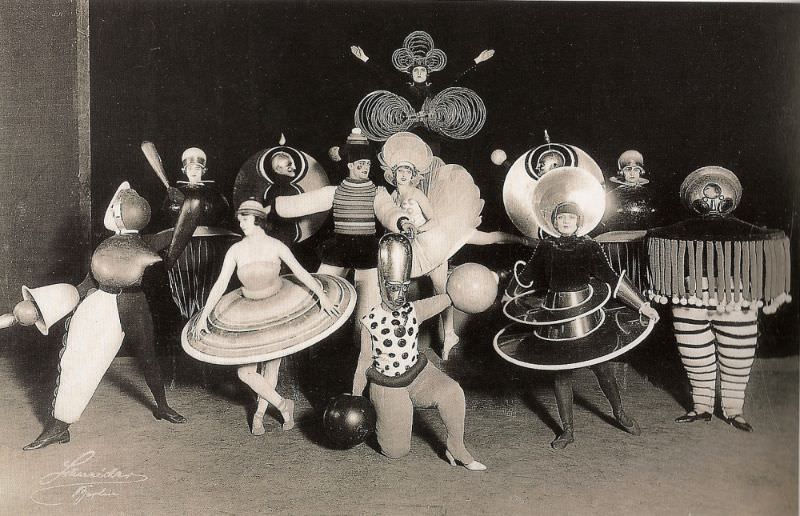 The Triadic Ballet: A Surreal Dance of Geometric Shapes in the Roaring Twenties