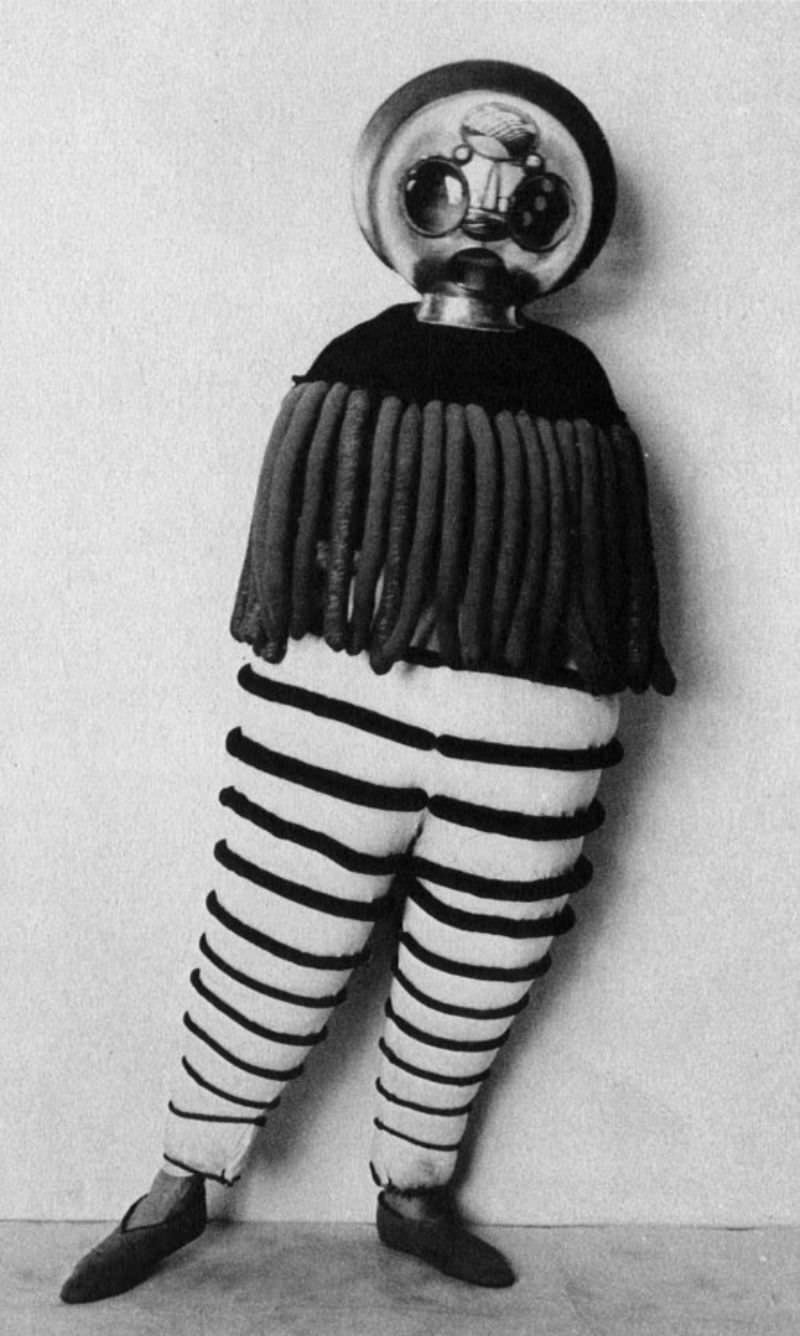 The Triadic Ballet: A Surreal Dance of Geometric Shapes in the Roaring Twenties