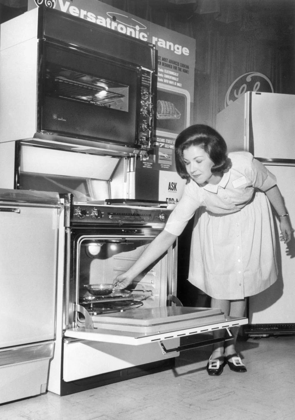 Rose Franklin highlighted the latest in General Electric kitchen innovations at a GE showroom in Richmond, 1968.