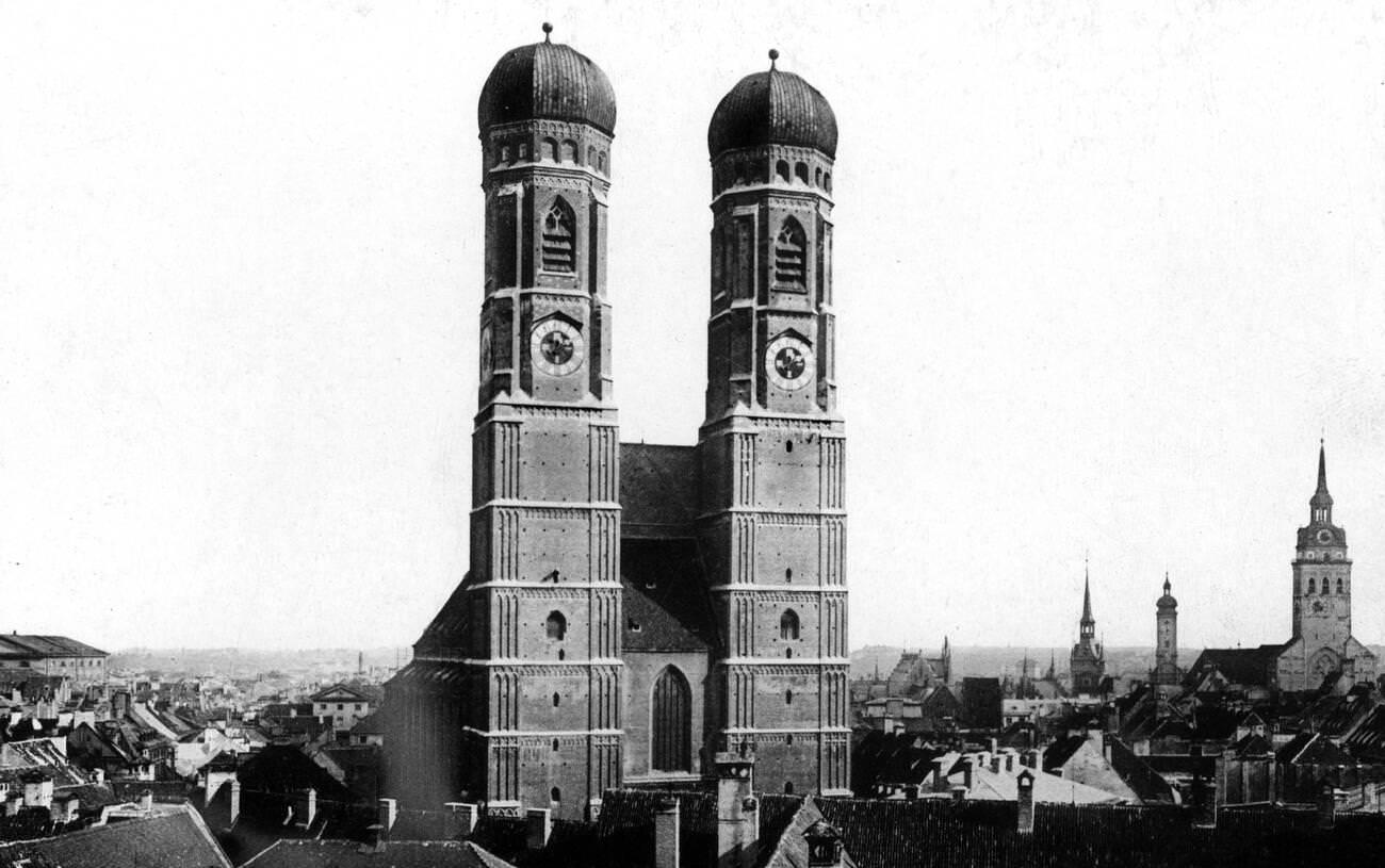 Church of Our Lady towers, Munich, cabinet card by Buchholz & Werner, Munich, 1888.