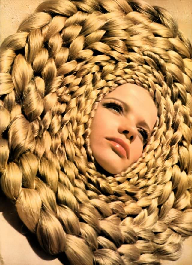Veruschka's sun-disc hair by Ara Gallant, Vogue, 1967