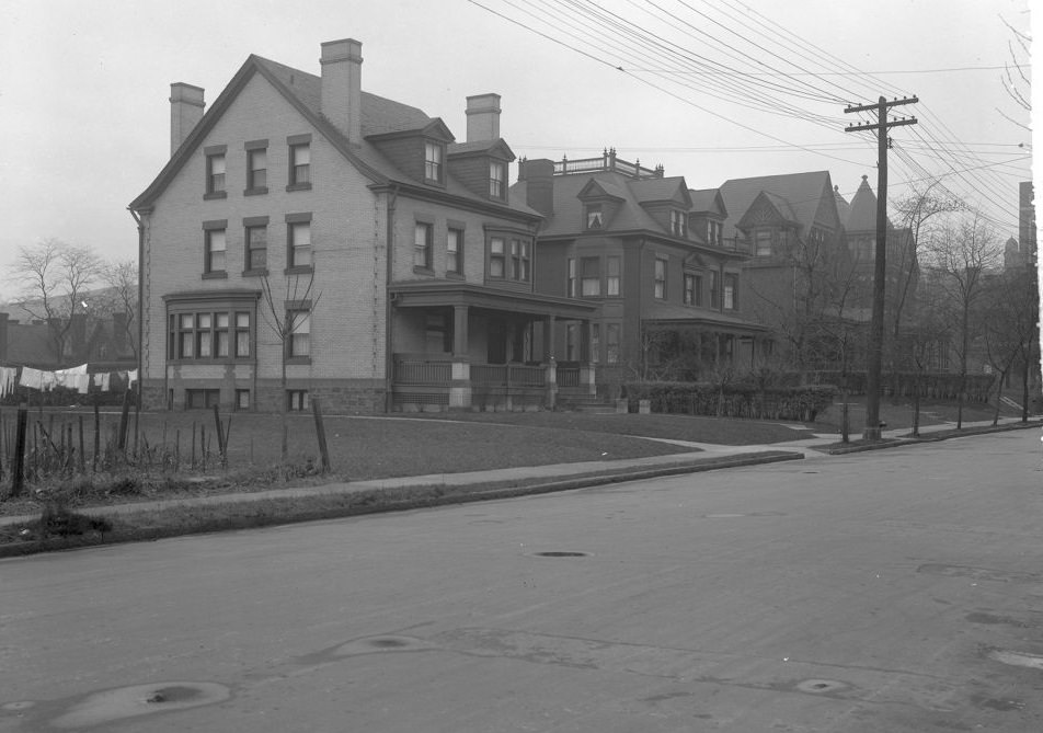 West side of McKee Place near Forbes, 1920.