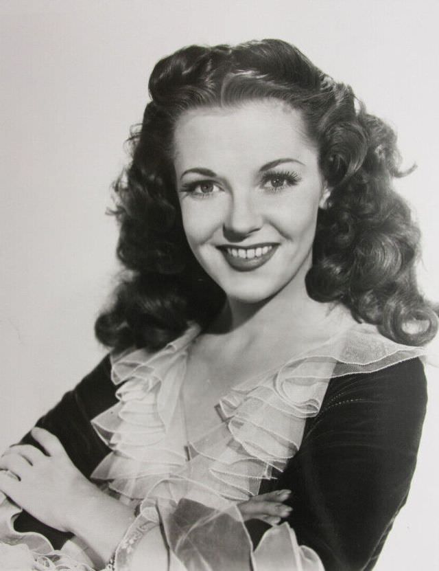 Gorgeous Photos of Vivian Blaine in the 1940s Illuminate the Hollywood Starlet Who Captured Hearts