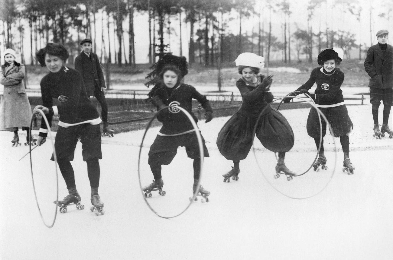Female Roller Skater Race Start in Döberitzer Heerstrasse, Berlin, 1911.