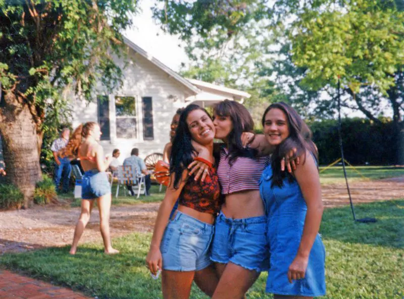 Fabulous Photos Showing Young Ladies' Bold Style Choices in 1990s Fashion
