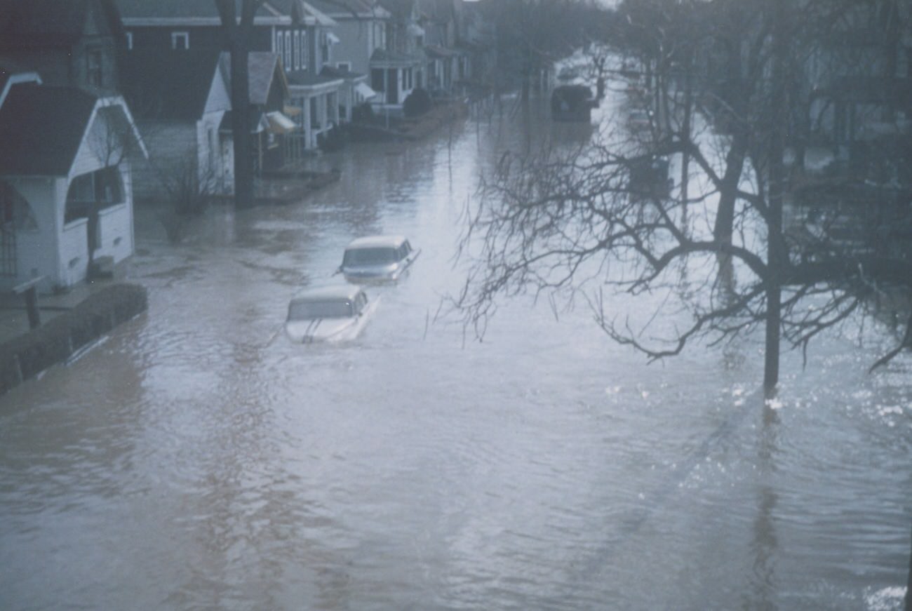 Views of the 1959 flood in Columbus in the Franklinton area, 1959.
