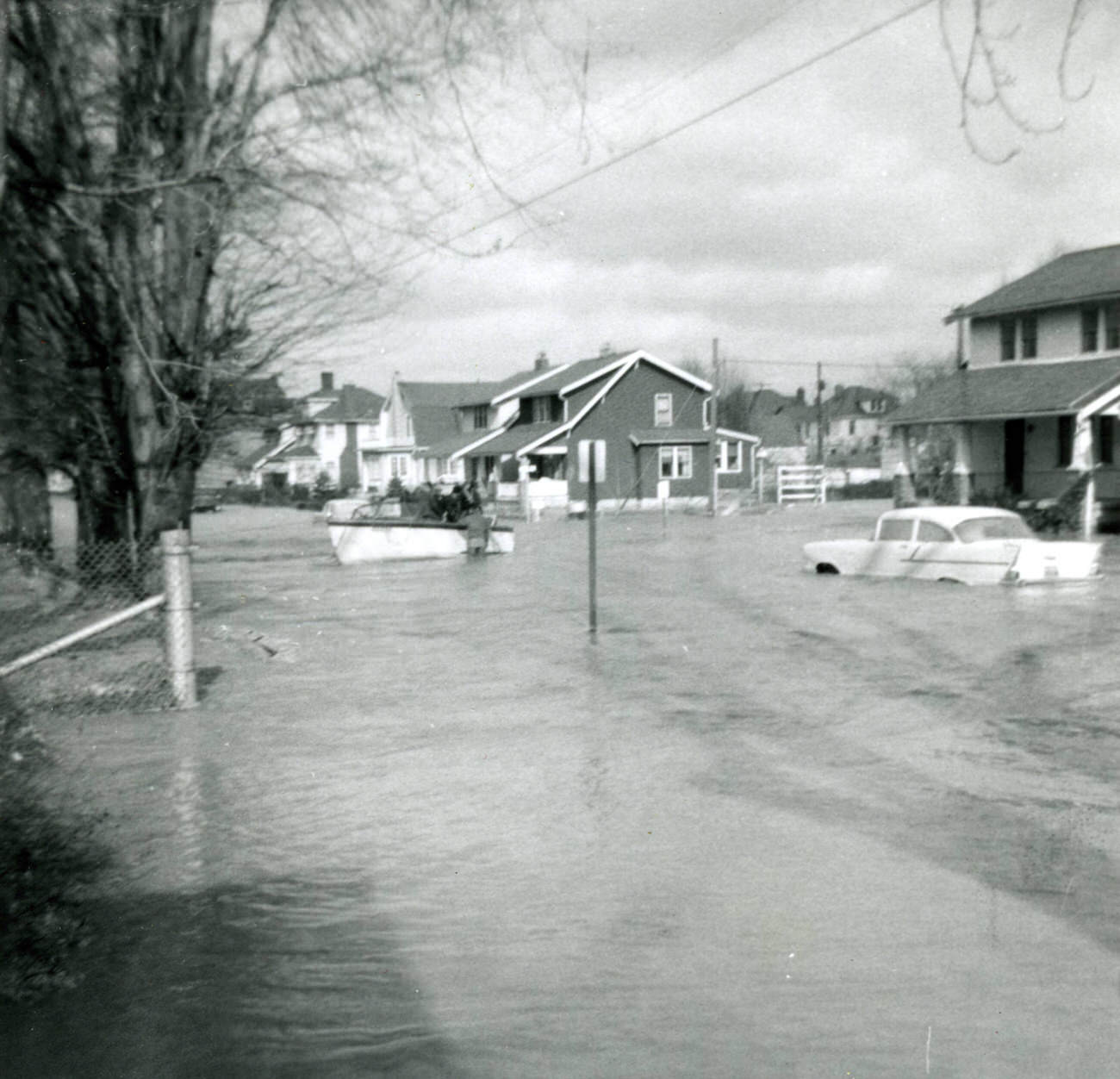 Views of the 1959 flood in Columbus from 257 South Central Avenue, 1959.