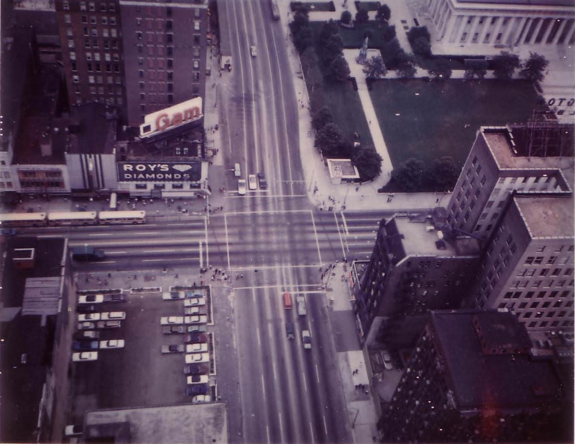 Aerial view of Broad and High Streets from LeVeque Tower, early 1972.