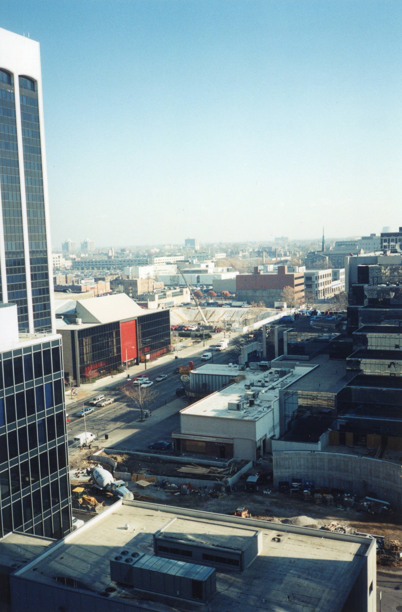 Aerial view of East Broad Street, featuring the Franklin County Memorial Hall, November 23, 1999.