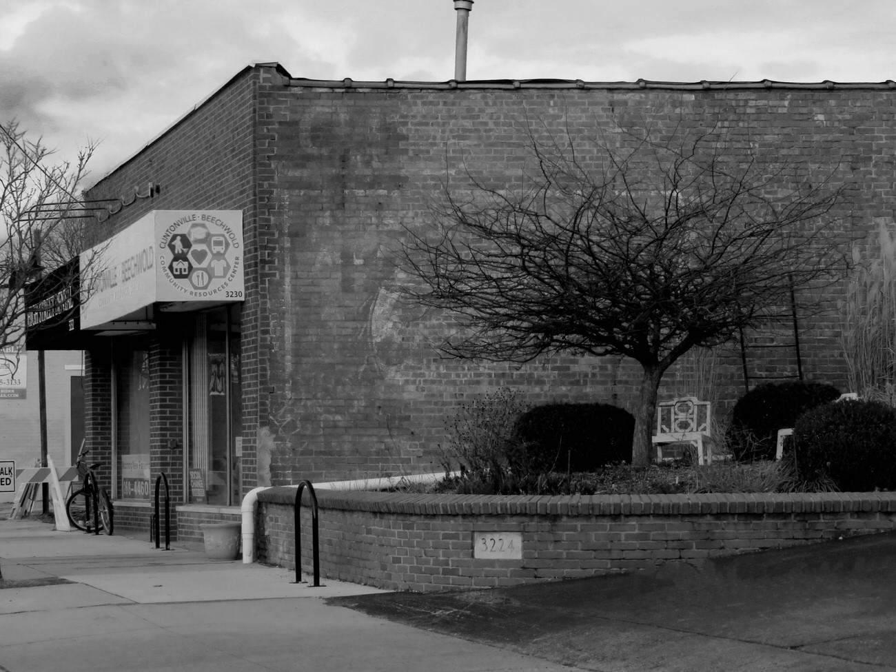 Clintonville Pepsi-Cola sign, originally displaying the 1950s Pepsi-Cola logo, building housed pizza parlors for 30 years, 1990s