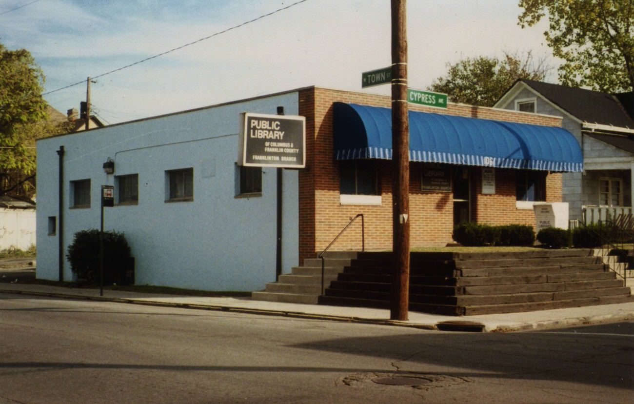 Columbus Metropolitan Library Franklinton Branch, second location, opened in former Cranfill Dental Lab in 1976, demolished in 1995, photograph from October 20, 1988.
