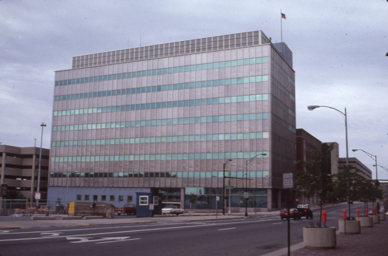 Columbus Southern Power Company building, a pioneering office with central air conditioning, 1990.