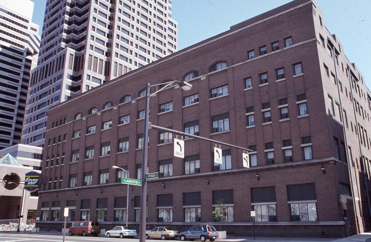 Envoy Inn on West Spring Street, 1990.