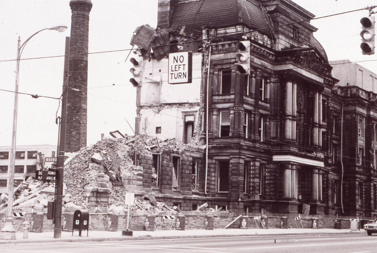 Franklin County Courthouse demolition, started October 4, 1974