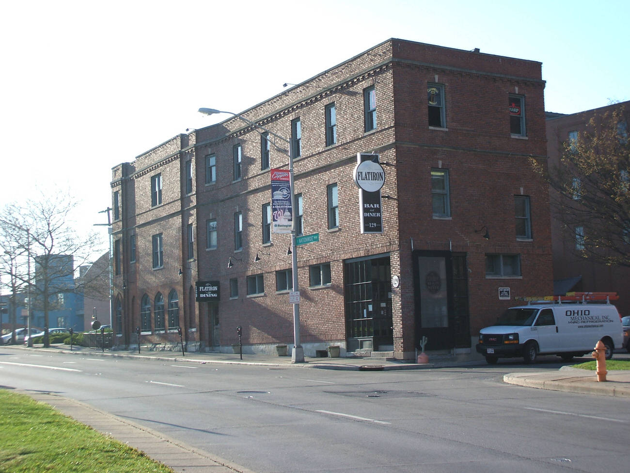 The Higgins Building, known as Flatirons, built in 1914, now houses the Flatiron Bar and Diner, 1999.