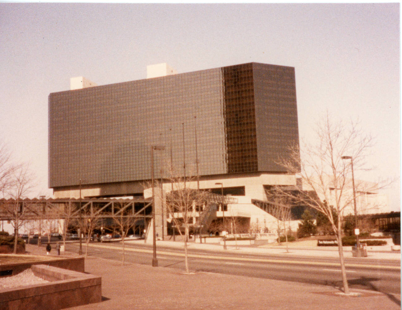 Hyatt Regency Columbus, opened October 26, 1980, became city's largest hotel. Circa 1990s