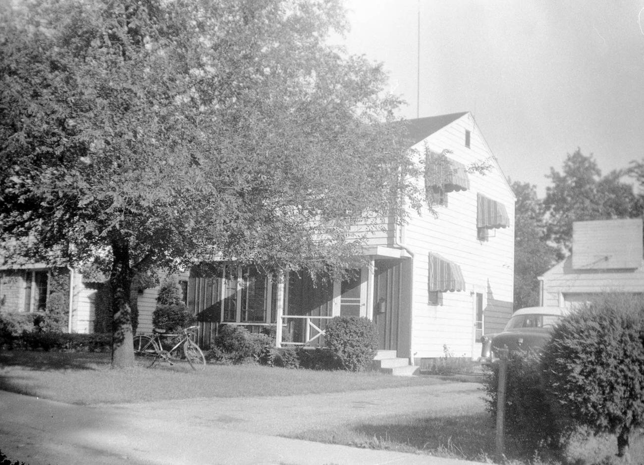 House at 525 Meadoway Park, circa 1955.