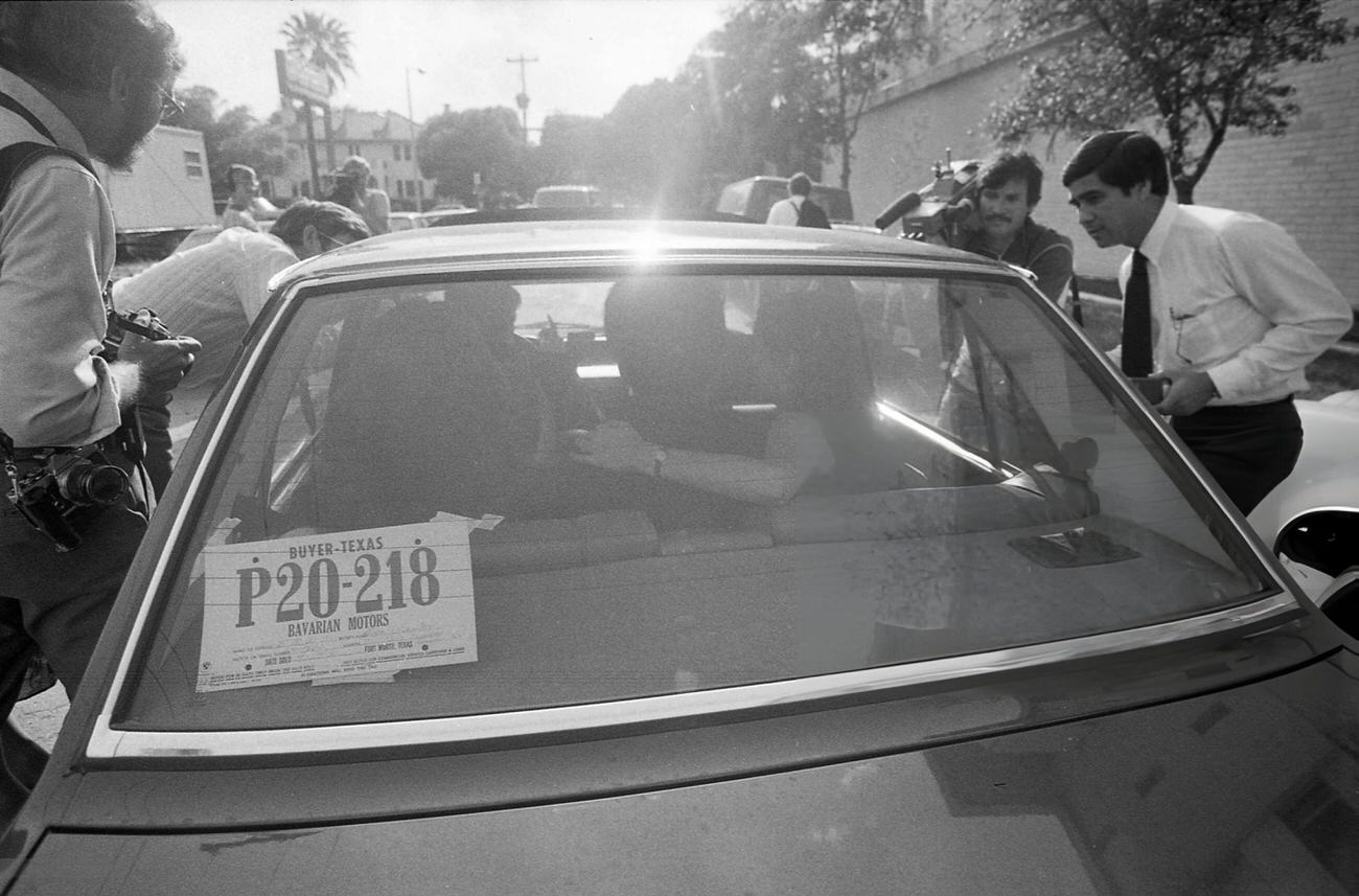 Chinese ballet dancer Li Cunxin and Elizabeth Mackey's car is surrounded by media after leaving the People's Republic of China consulate in Houston, 1981.