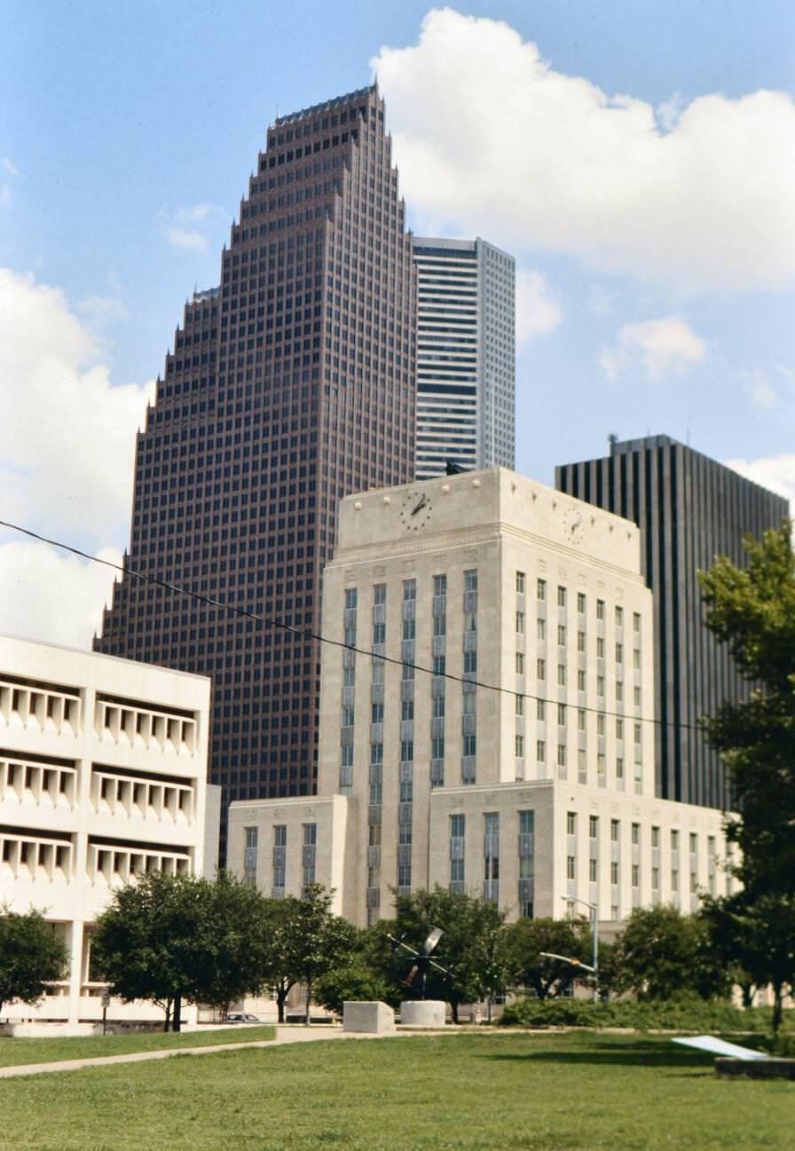 City hall in Houston, 1985
