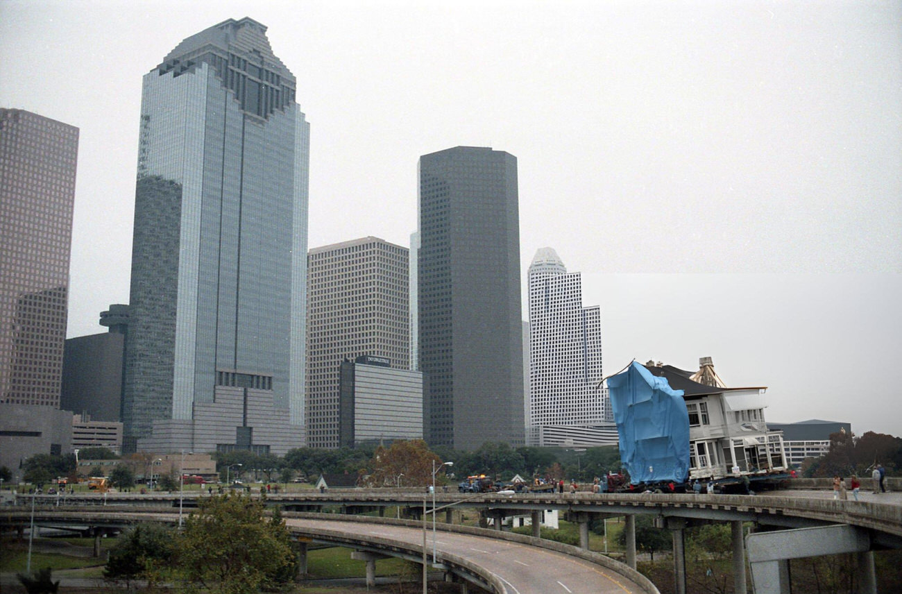 Life in Houston during the 1980s from Street Scenes to Skyline Changes in Vivid Photos
