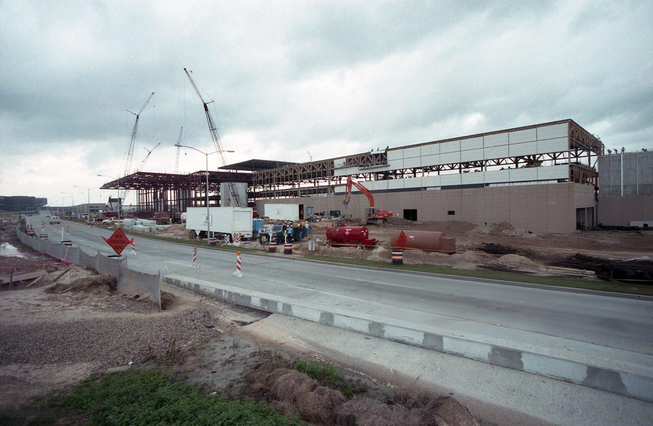 Terminal D under construction at Intercontinental Airport, Houston, Texas, February 2, 1989.