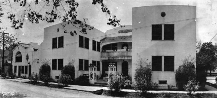 Las Adelfas Apartments, 1947