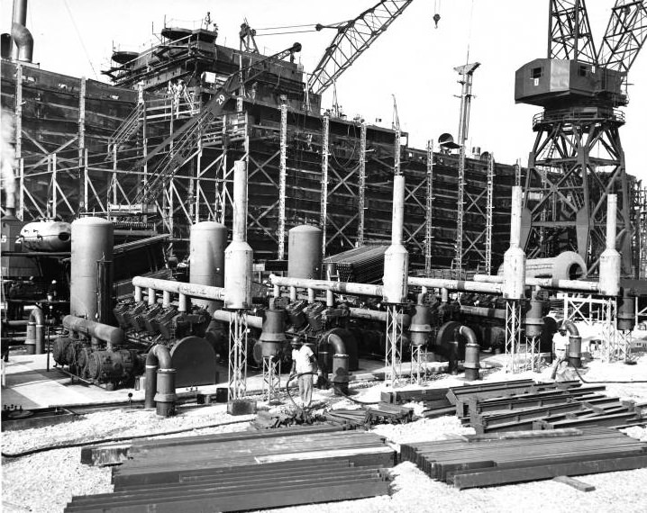 Air compressor station in shipyard, 1942.