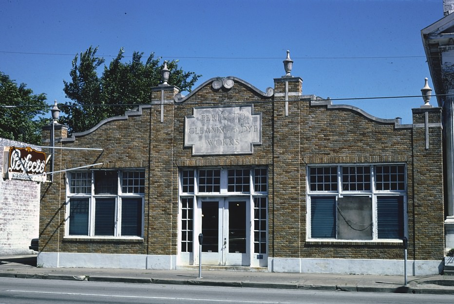 Perfecto Cleaning & Dye Works in Houston, Texas, 1977