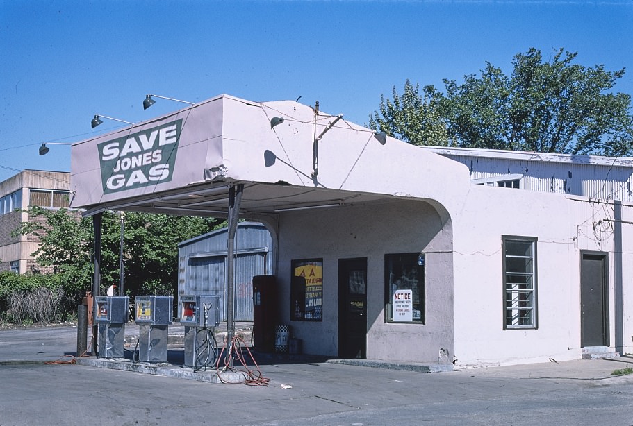 Jones Gas in Houston, Texas, 1977