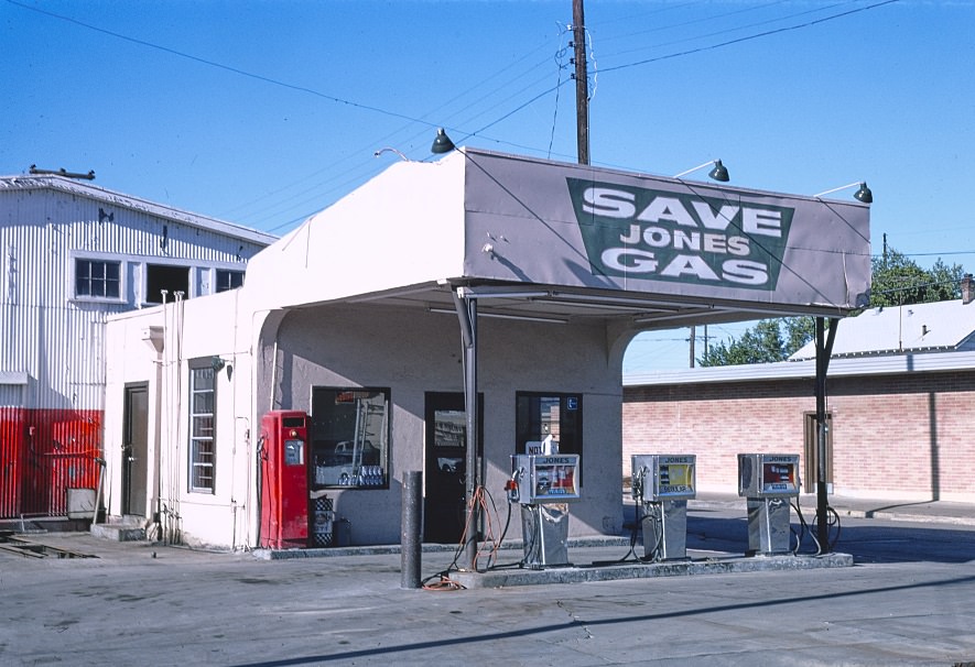 Jones Gas in Houston, Texas, 1977