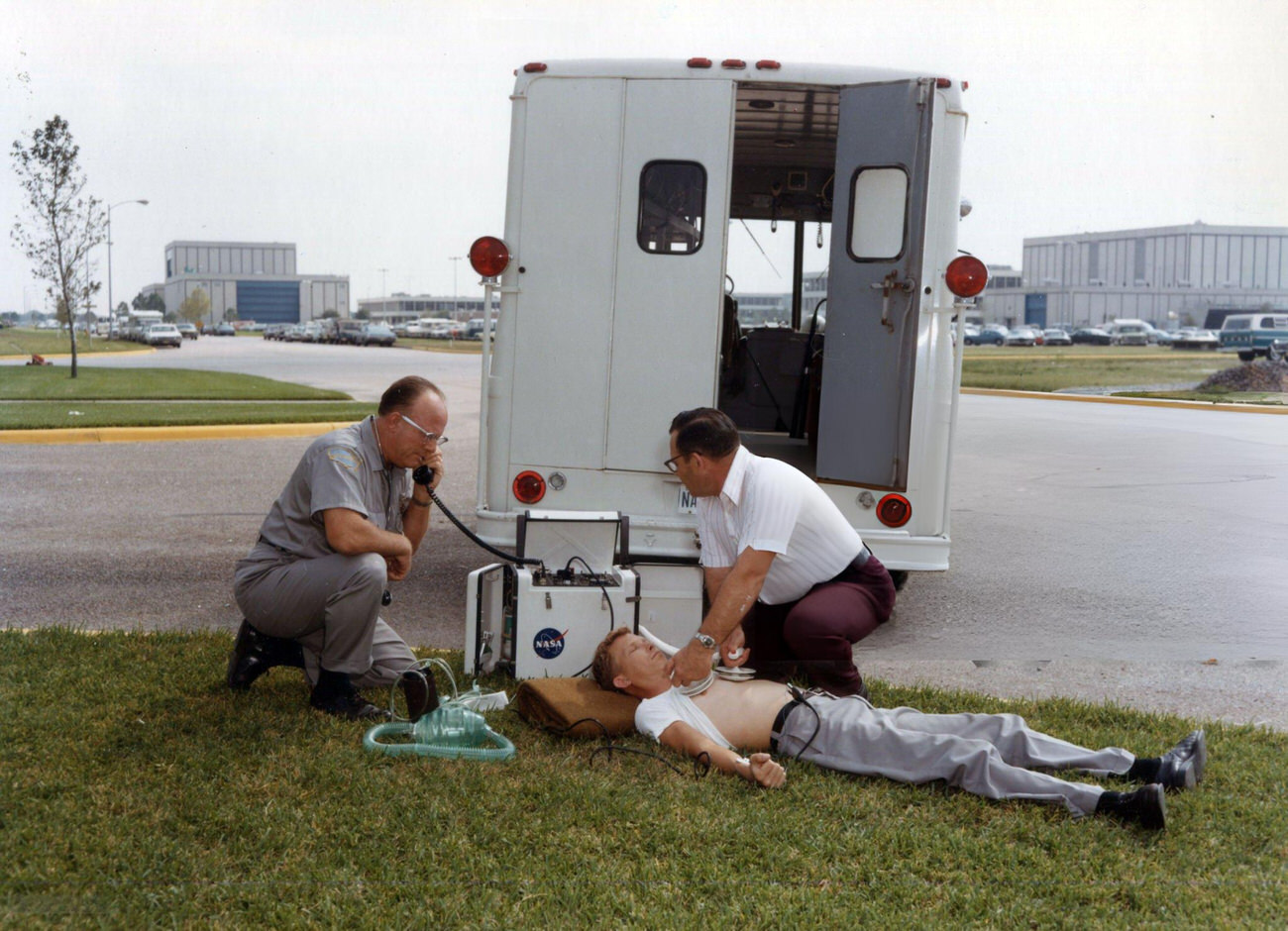 Emergency medical technicians demonstrate NASA's Telecare medical kit in Houston, Texas, 1973.