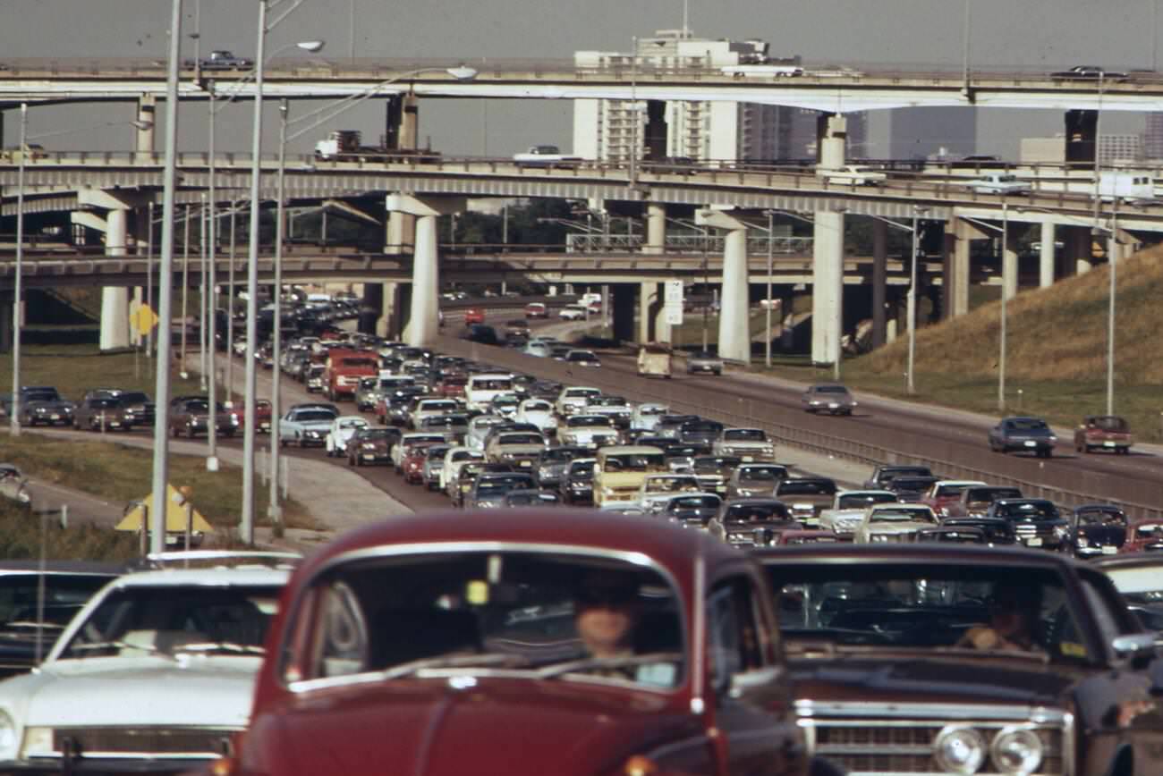 Traffic congestion at the intersection of Southwest Freeway and Loop 610 in Houston, 1973.