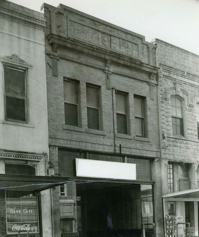 Front of 906 Franklin Avenue, Houston, circa 1946.