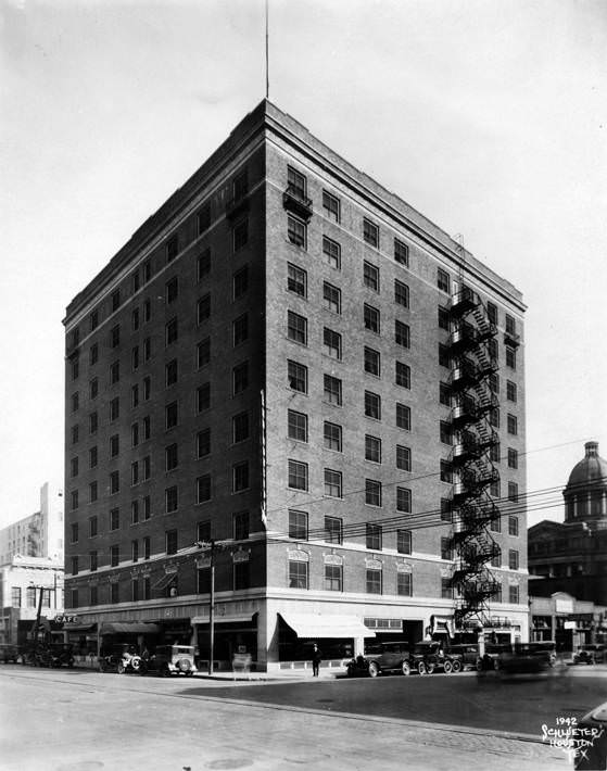 State Building & Loan Association with automobiles, Houston, 1940s